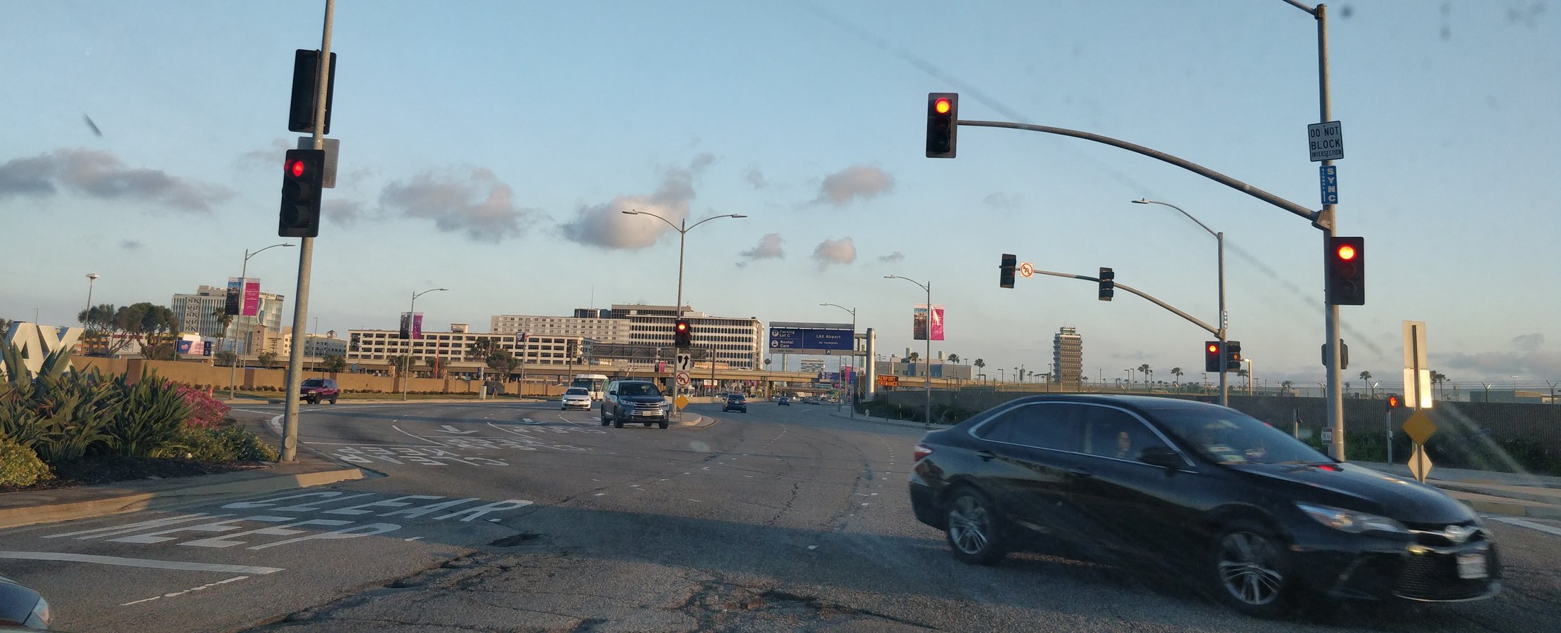 image of traffic lights